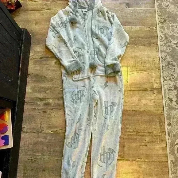 World of Harry Potter women’s size small gray onesie, footless, unworn, cozy - Picture 2 of 6